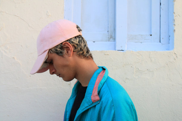 年轻的图片下载