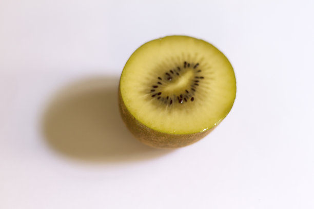 美味多汁的黄金猕猴桃图片下载