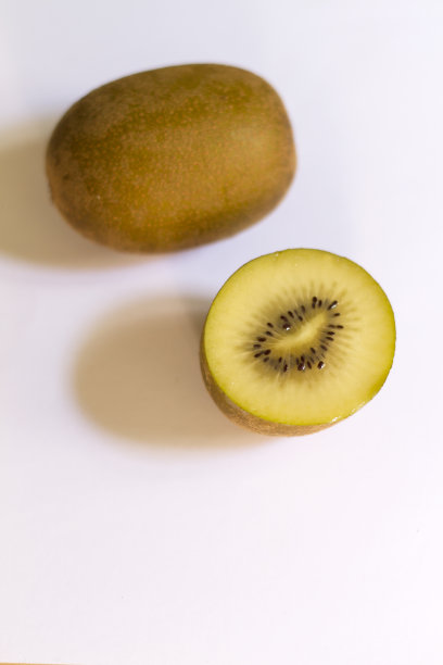 美味多汁的黄金猕猴桃图片下载