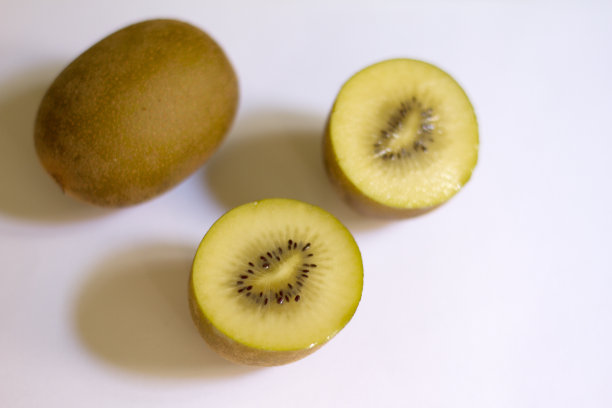 美味多汁的黄金猕猴桃图片下载