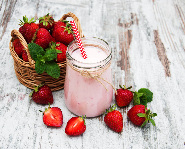 酸奶和草莓图片下载