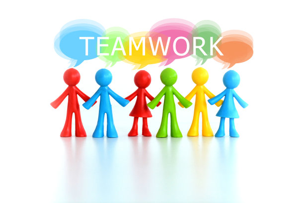 团队合作理念与彩色人体雕像在白色的背景图片下载