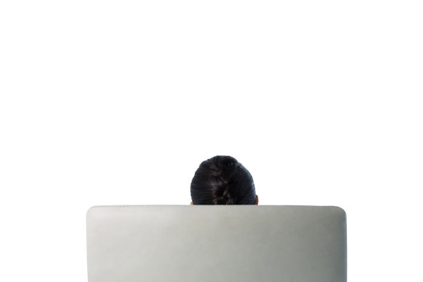 女孩坐在椅子上的后视图图片下载