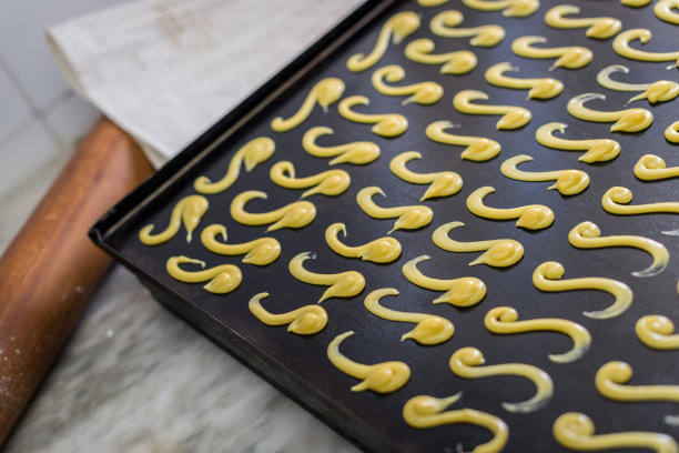 意大利糕点制作、糕点、烘焙糖果机:用袋和袋来制作糕点图片下载