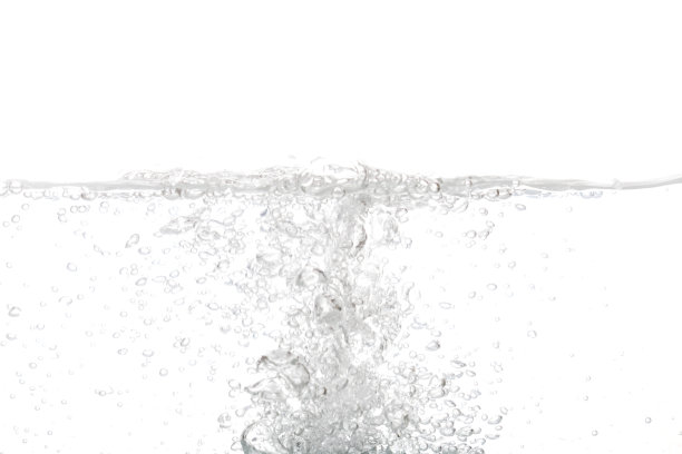 气泡水孤立在白色背景与空间复制。图片下载