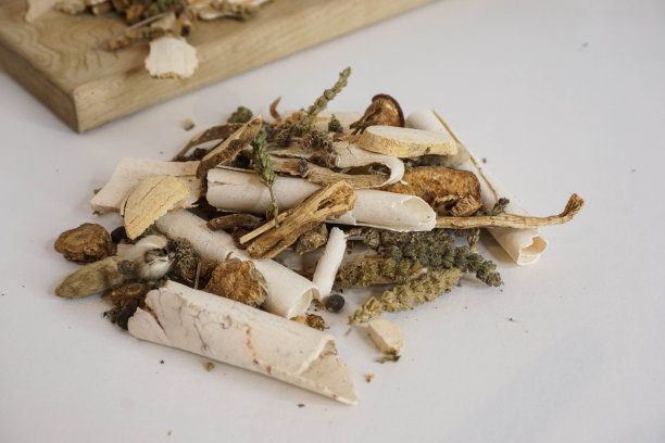 关闭干燥的根、叶和花图片下载