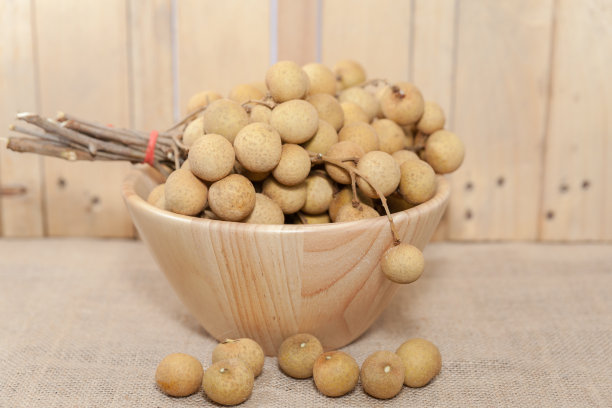 热带水果龙眼木碗素材图片