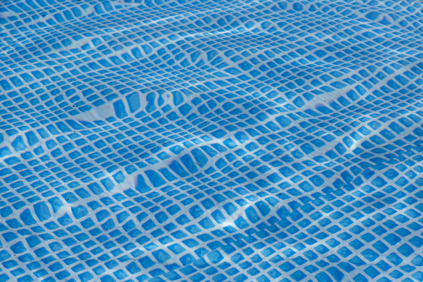 游泳池-放松的概念。为你的文本/编辑覆盖留出空间图片下载