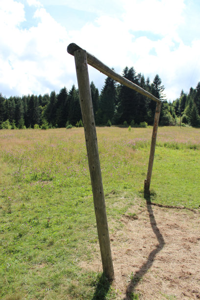 扭曲的足球门图片下载