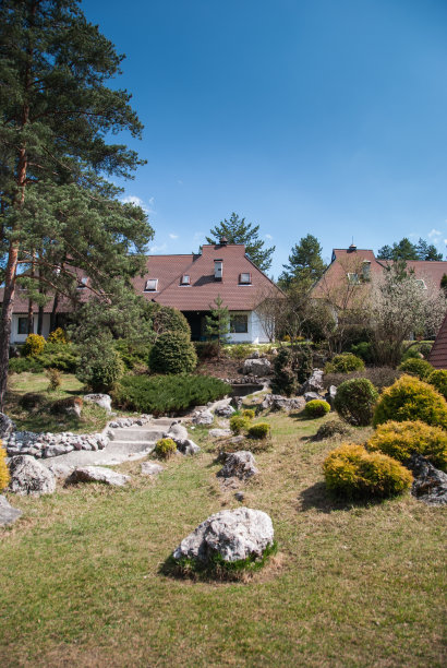 塞尔维亚兹拉蒂博尔的传统山间小屋图片下载