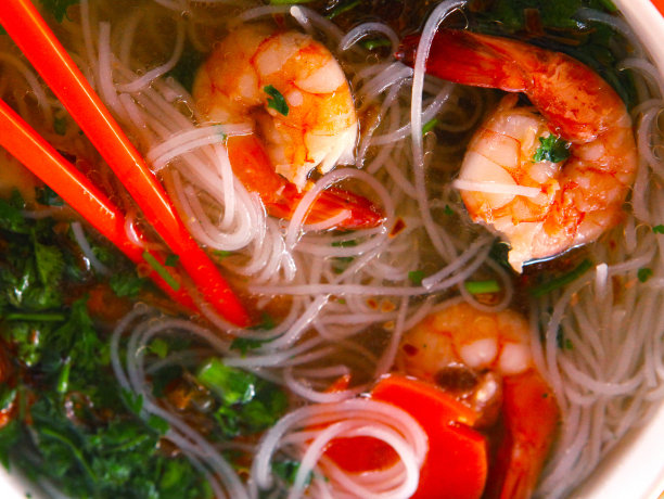 泰式汤，面条，虾，日本棒图片下载