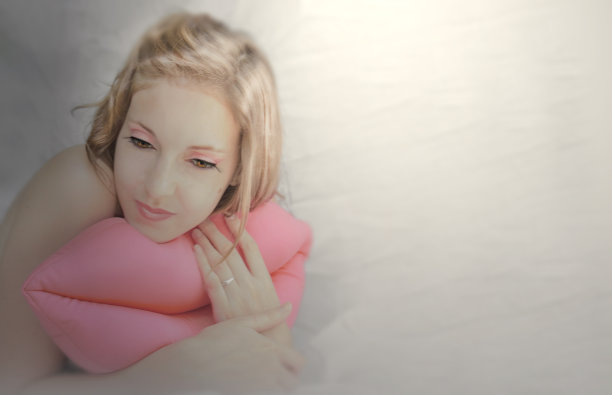 床上美女图片下载