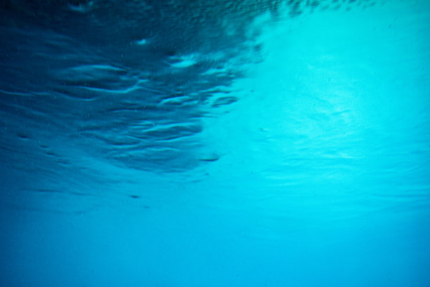 抽象模糊的水背景图片下载