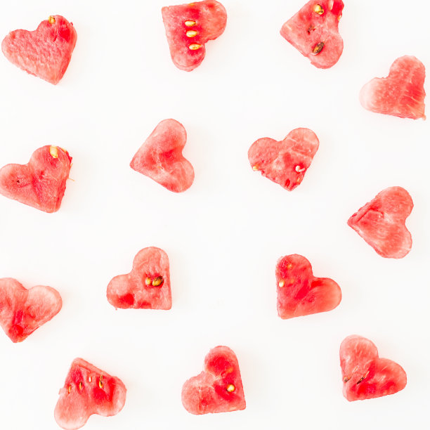 西瓜图案在白色的背景。爱情模式的概念。平躺，俯视图图片下载