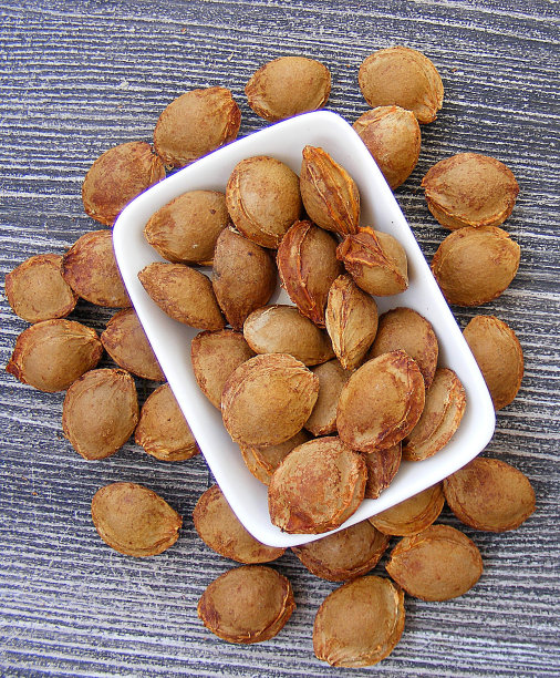 杏仁，制药工业原料苦杏仁图片，药用生产用杏仁图片，天然杏仁，图片下载