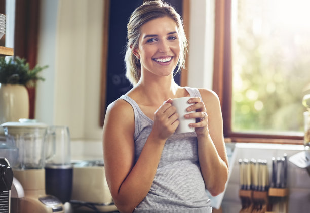 早上总是喝咖啡图片下载