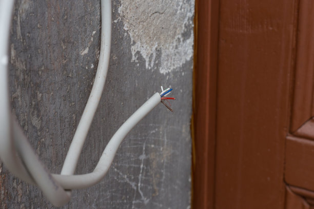 德国南部巴伐利亚历史城市的木制框架立面和门窗照片图片下载