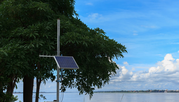 杆上的太阳能电池图片下载