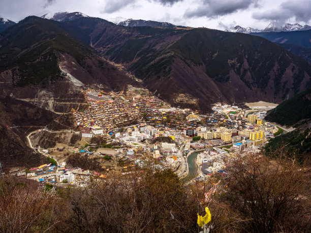 四川白玉县城航拍素材图片