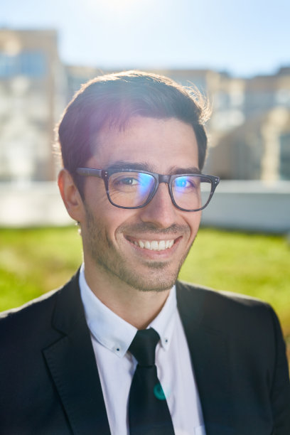 男人的眼镜图片下载