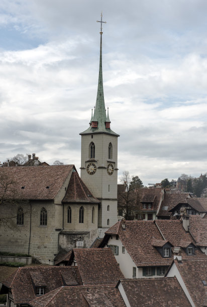 瑞士首都伯尔尼宏伟的古城全景图片下载