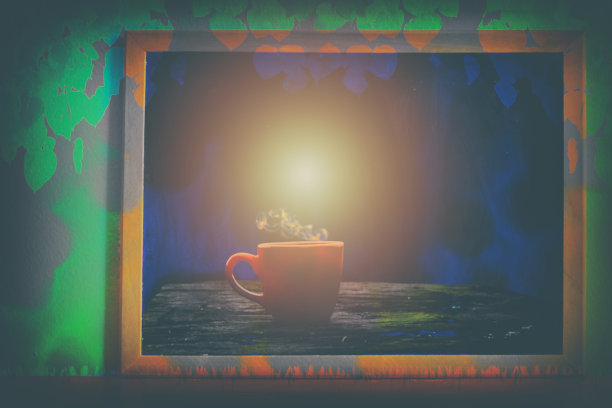 抽象的颜色，画框里有一个红色的杯子。混合多个图像。图片下载