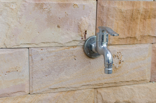 墙上的水龙头图片下载