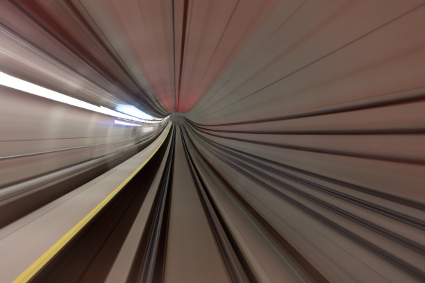 在地下火车站长时间曝光图片下载