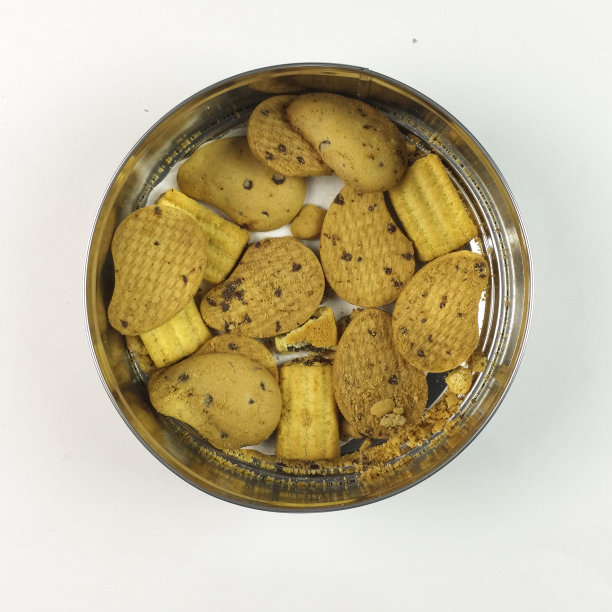 白色背景上的罐装饼干（顶视图）素材图片