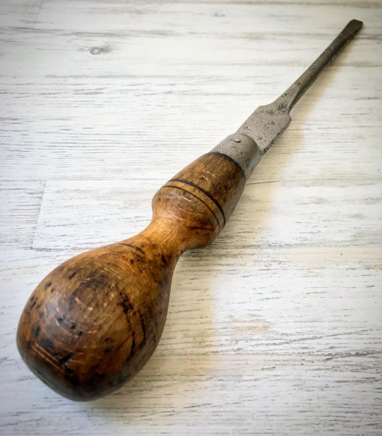 复古木螺丝起子图片下载