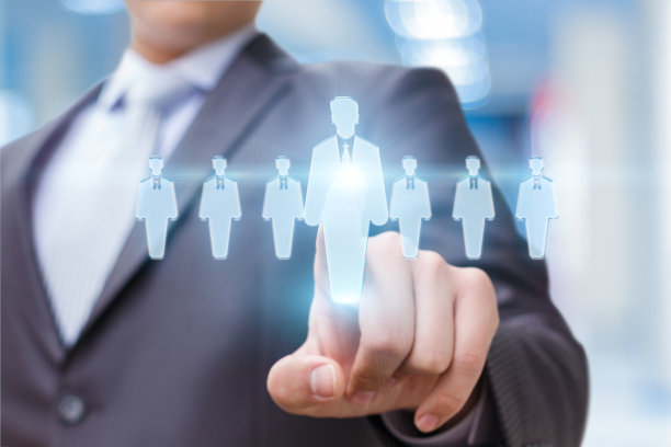 员工在虚拟电脑上的选择。图片下载