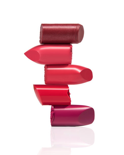 一些不同颜色的唇膏孤立在白色背景上图片下载