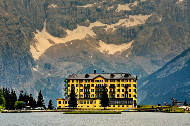 米苏里纳湖和Sorapiss集团的背景，Sexten Dolomites。意大利。图片下载