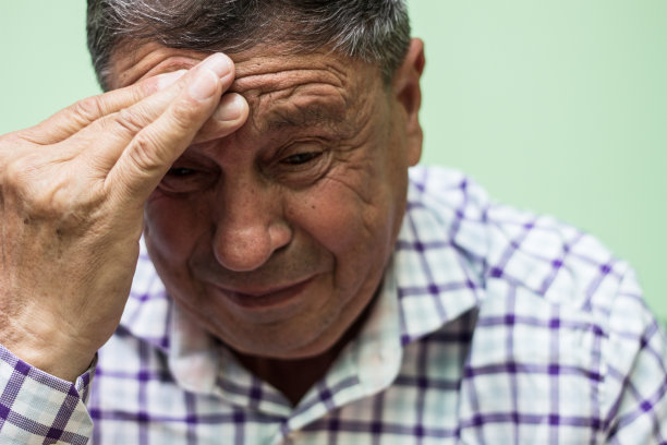 高级的人哭图片下载