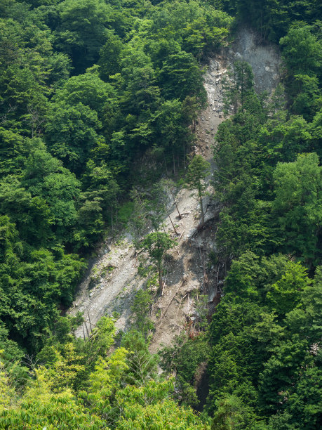 倒塌的山坡图片下载