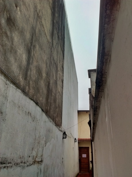 家里的雨天图片下载