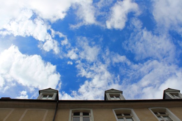 用建筑来仰望天空图片下载