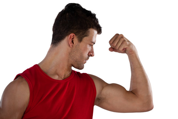 男性运动员收缩肌肉的特写图片下载