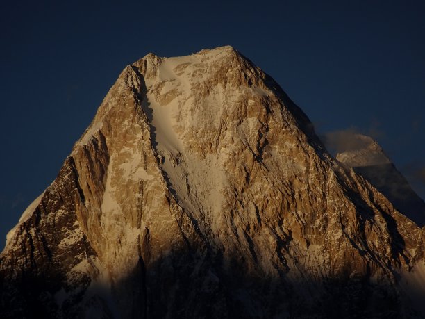 巴基斯坦喀喇昆仑加什布伦四世的最后一缕阳光图片下载