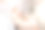 年轻女子的身体护理在家室内图片下载