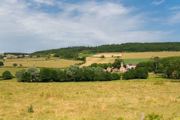 法国勃艮第的一个小村庄素材图片
