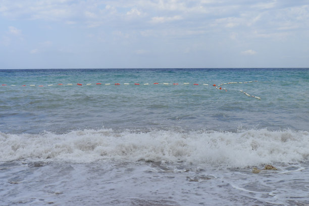 海滩上的波浪图片下载