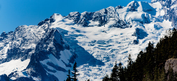 坦塔罗斯山峰加拿大图片下载