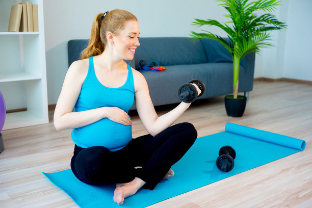 孕妇做瑜伽图片下载