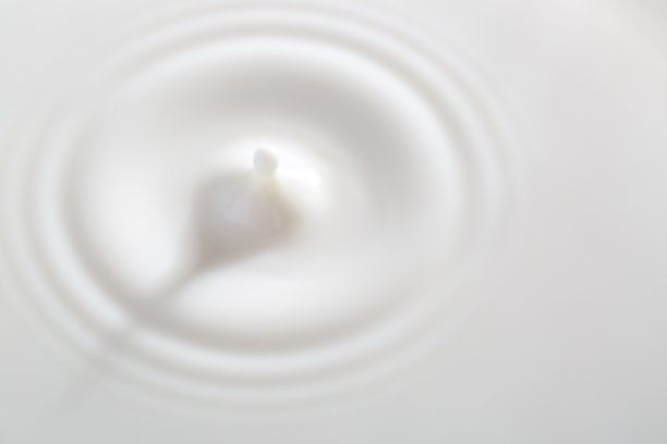 牛奶滴素材图片