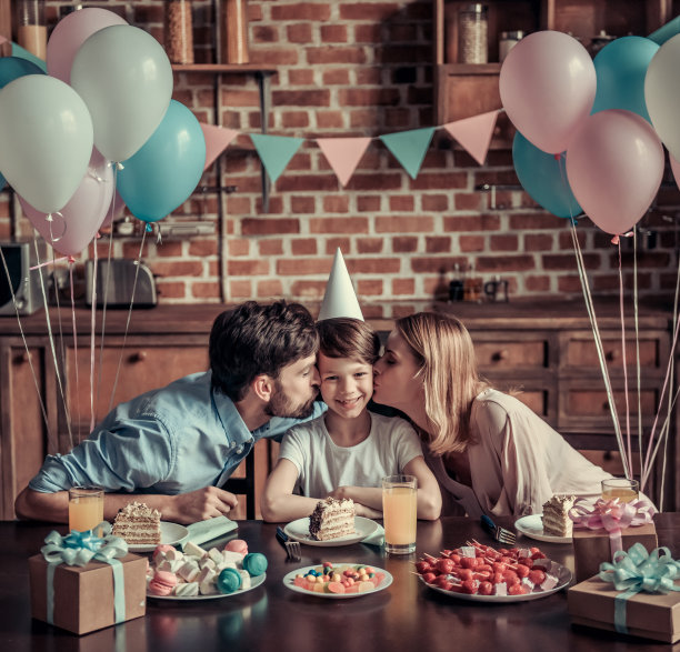 家庭庆祝生日素材图片