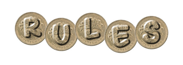 规则-硬币在白色背景图片下载
