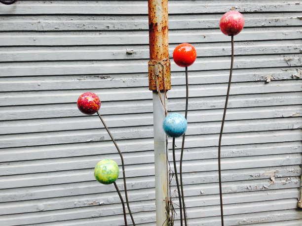 明亮的装饰物，剥落的油漆图片下载