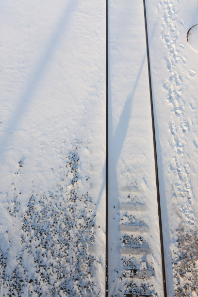 冬天的火车轨道图片下载