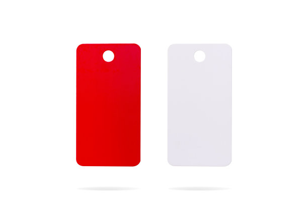 塑料卡隔离在白色背景。价格标签或悬挂标签为您的设计。(剪切路径或剪切对象蒙太奇)可以放置文本，图像，标志。图片下载